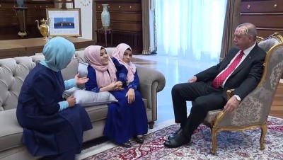 siyam ikizleri - Cumhurbaşkanı Erdoğan, siyam ikizleri Ayşe ve Sema Tanrıkulu'yu kabul etti - ANKARA Videosu