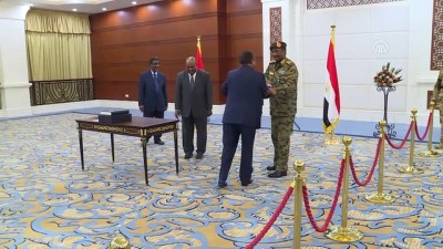askeri yonetim - Sudan'da geçiş dönemi başbakanı Hamadok yemin etti - HARTUM  Videosu