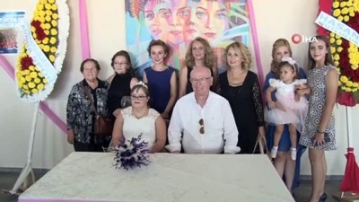 genc kizlar -  Down sendromlu gelinin düşlerini süsleyen düğün gerçek oldu Videosu