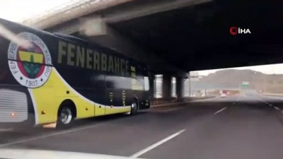 takim otobusu - Fenerbahçe takım otobüsü stada ulaştı Videosu