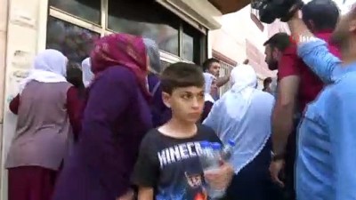 cep telefonu -  Oğlunun HDP'liler tarafından dağa kaçırıldığını öne süren anne ile HDP'liler arasında gerginlik  Videosu