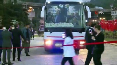  Cumhurbaşkanı Erdoğan, Araklı'da restoran açılışına katıldı