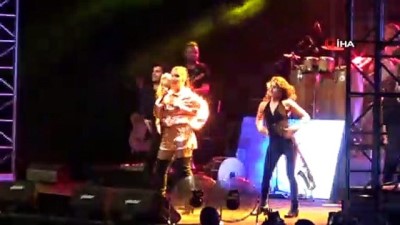  İrem Derici Bartınlılarla buluştu 