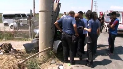  Otomobil beton direği çarptı: 1 ölü, 2 yaralı 