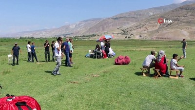  Erzincan’da yamaç paraşütü keyfi 