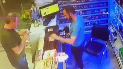  O öğretmenin marketten para çaldığı yeni görüntüler ortaya çıktı 