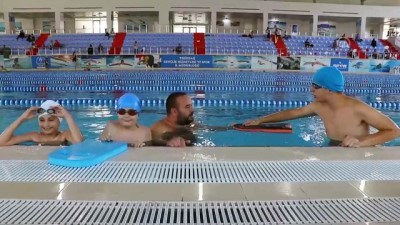 zihinsel engelli cocuklar - 'Özel çocuklar' yüzerek engelleri aşıyor - TEKİRDAĞ  Videosu