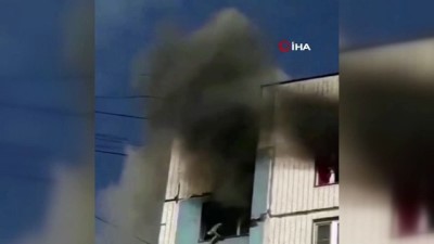  - Rusya’da Alevlerin Arasında Kalan Kadın 14'üncü Kattan Atladı 