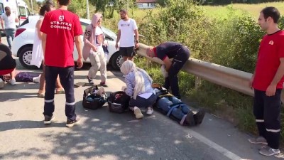 yolcu otobusu - Yolcu otobüsüyle otomobil çarpıştı: 4 yaralı - KOCAELİ  Videosu