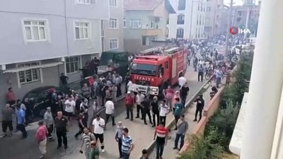 yangin yeri -  Bina çatısında alev alev yandı...Çatıyı saran alevler yan binaya sıçradı  Videosu
