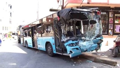  Gaziosmanpaşa'da halk otobüsü kontrolden çıktı, ortalık savaş alanına döndü 