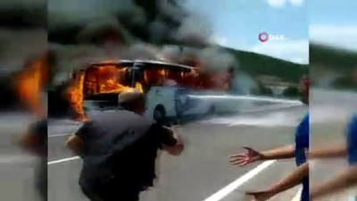 yolcu otobusu -  Balıkesir'de yolcu otobüsü böyle yandı  Videosu