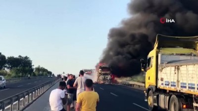  Bursa- İzmir karayolunda otobüs alev alev böyle yandı