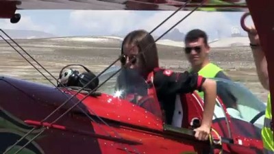 akrobasi pilotu - Gökyüzü renklendi - ESKİŞEHİR Videosu