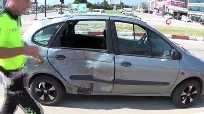 motosiklet surucusu -  İnegöl'de dehşet veren kaza: 1'i ağır 2 yaralı  Videosu