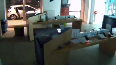 kaldirim tasi -  Kaldırım taşı ile 40 saniyede 80 bin TL'lik vurgun yapan hırsızlar kamerada  Videosu