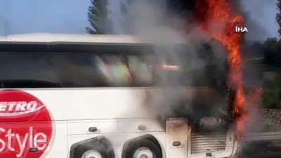  Manisa’da yolcu otobüsü alev alev yandı