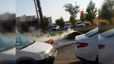 motosiklet surucusu -  Yol ortasında yanan motosiklete TOMA ve elektrik şirketi personeli müdahale etti  Videosu