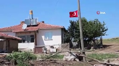  30 Ağustos’ta köylerini Türk bayraklarıyla donattılar 