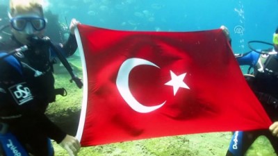 dalis turizmi - Büyük Zafer'in 97. yıl dönümü - Deniz altında Türk bayrağı açıldı - MUĞLA  Videosu