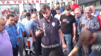  Taksim’de sahte dolar satmaya çalışan dolandırıcı yakalandı