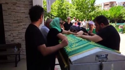 turkler - Yolcu otobüsündeki yangın - Hayatını kaybeden İlhan Adalı son yolculuğuna uğurlandı - BALIKESİR  Videosu