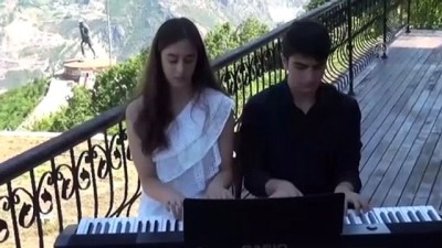 piyanist - Artvinli genç piyanistler İtalya yolcusu - ARTVİN  Videosu