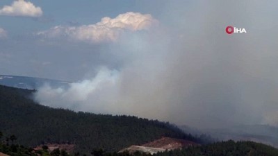  Bursa’da orman yangını 4 helikopter ve çok sayıda arazöz müdahale ediyor 