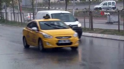  Esenyurt'da vatandaşlar yağmura hazırlıksız yakalandı 