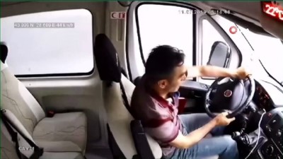 trafik levhasi -  Hava yastığı minibüs şoförünün hayatını kurtardı, o anlar kameraya böyle yansıdı  Videosu
