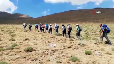yemen -  Dağcıların, 3684 rakımlı Başet Dağı’nda karla birlikte pekmez keyfi  Videosu
