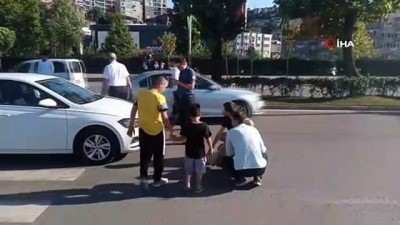 yaya gecidi -  Hızını alamayan sürücü yaya geçidinden yolun karşısına geçmeye çalışan yaşlı adama çarptı Videosu
