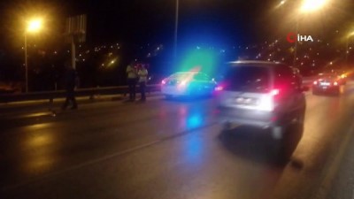  İzmir’de otomobil yayaya çarptı: 1 ağır yaralı 