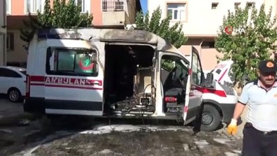 oksijen tupu -  Park halindeki ambulans alev alev böyle yandı Videosu