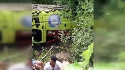 tur minibusu - Tur minibüsü devrildi: 1 ölü, 11 yaralı - ANTALYA Videosu