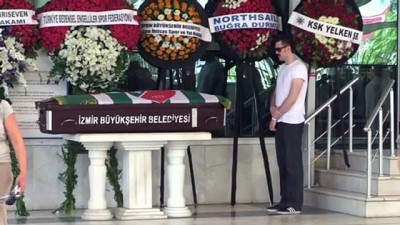 kalp krizi - Antrenör Cemal Özdiyar, son yolculuğuna uğurlandı - İZMİR Videosu