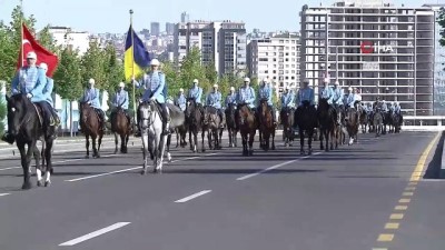 resmi toren -  Cumhurbaşkanı Erdoğan, Ukrayna Devlet Başkanı Zelenskiy’i resmi törenle karşıladı Videosu