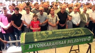karahisar -  - Eski Belediye Başkanı Kaptan'ın oğlu son yolculuğuna uğurlandı Videosu