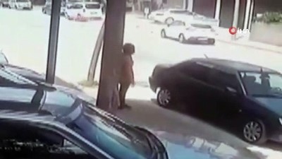 motosiklet surucusu -  Motosiklet ile otomobilin karıştığı kaza kamerada  Videosu