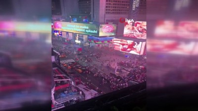 hafta sonu -  - New York’un Kalbi Times Meydanı'nda Korku Dolu Anlar
- Motor Sesi, Yeni Bir Saldırı Sanıldı  Videosu