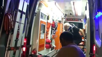 polis merkezi - Otomobil ile otobüs çarpıştı : 4 kişi yaralandı - ANTALYA  Videosu
