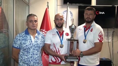 dunya sampiyonu -  Şahin Özen: “Sualtı Hokeyi’nde Türk damgası var”  Videosu