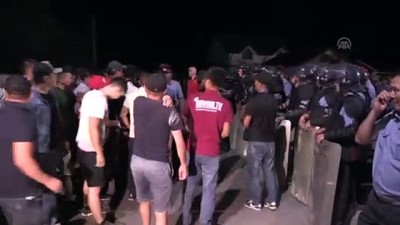 guvenlik kontrolu - Atambayev'in evine düzenlenen silahlı operasyon yarıda kesildi - BİŞKEK  Videosu