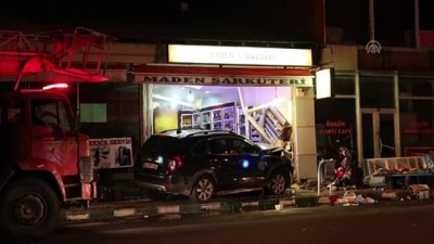 Otomobil işyerine girdi: 1 ölü, 1 yaralı - ARDAHAN 