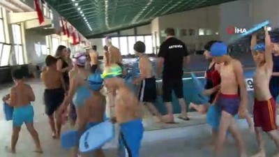 olimpik havuz -  2 bin çocuk olimpik havuzda yüzme öğrendi  Videosu