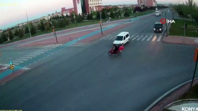 motosiklet surucusu -  Motosiklet sürücüsünün metrelerce havaya uçtuğu kaza kamerada  Videosu