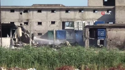 askeri muhimmat deposu -  Mühimmat deposunda çıkan yangın ve patlamanın ardından TOMA'yla soğutma çalışması sürüyor  Videosu