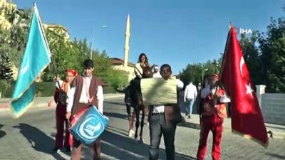 Nevşehir Ülkü Ocakları mehter kıyafetleri ile sokak sokak gezdi 
