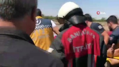 alabalik -  Şanlıurfa'da 2 araç kafa kafaya çarpıştı...Araçta sıkışan sürücüler böyle kurtarıldı  Videosu