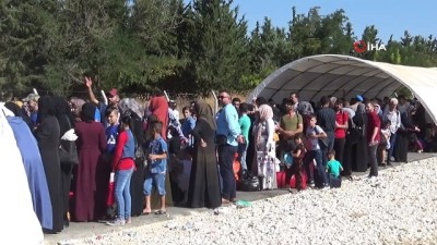  Suriyelilerin ülkelerine gidişleri tamamlandı...Kurban Bayramı için 40 bin 150 Suriyeli ülkesine gitti